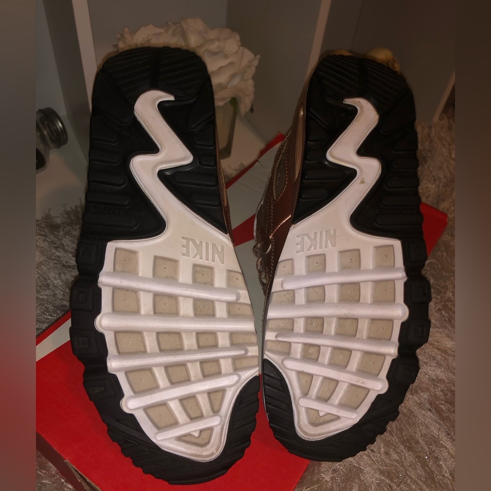 Women/ Big girl Sz 4Y Metallic Rose Gold Air Max - Picture 6 of 8